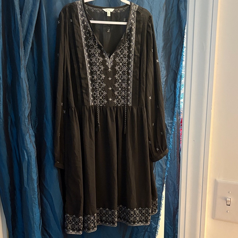 Time and Tru Black Long Sleeve Dress with White Embroidery